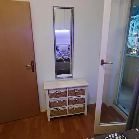 Domina * Μακάρσκα