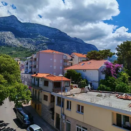 Domina * Μακάρσκα